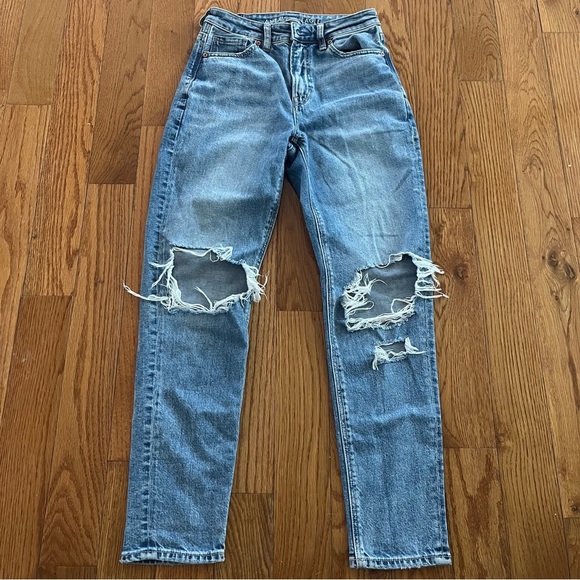 American Eagle Women’s Jeans Blown Out Knees Mom Jean Size 0 - Picture 1 of 8